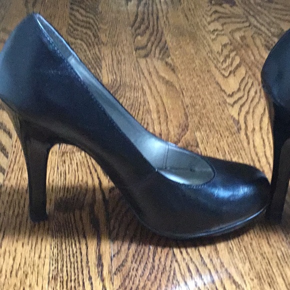 Madden Girl Black Round Toe Pin Up Style Pumps - Picture 6 of 10